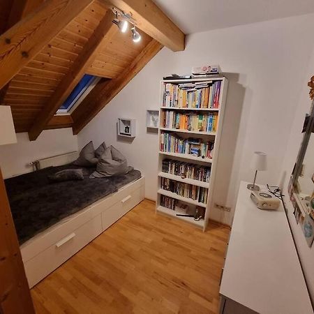 Gemuetliche Dachgeschosswohnung Erfurt Bagian luar foto