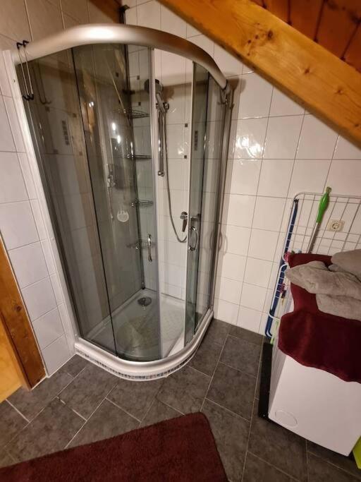 Gemuetliche Dachgeschosswohnung Erfurt Bagian luar foto