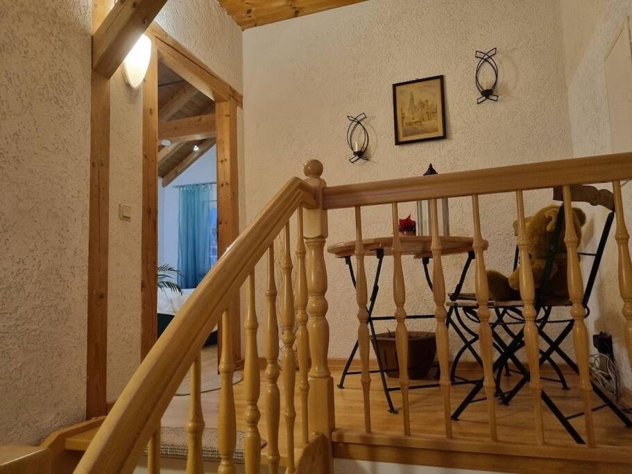 Gemuetliche Dachgeschosswohnung Erfurt Bagian luar foto