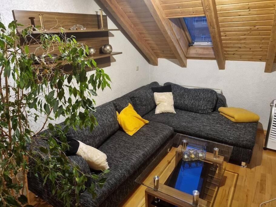 Gemuetliche Dachgeschosswohnung Erfurt Bagian luar foto