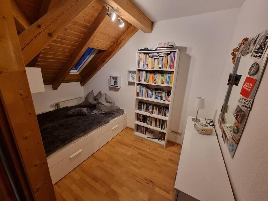 Gemuetliche Dachgeschosswohnung Erfurt Bagian luar foto