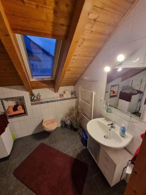 Gemuetliche Dachgeschosswohnung Erfurt Bagian luar foto